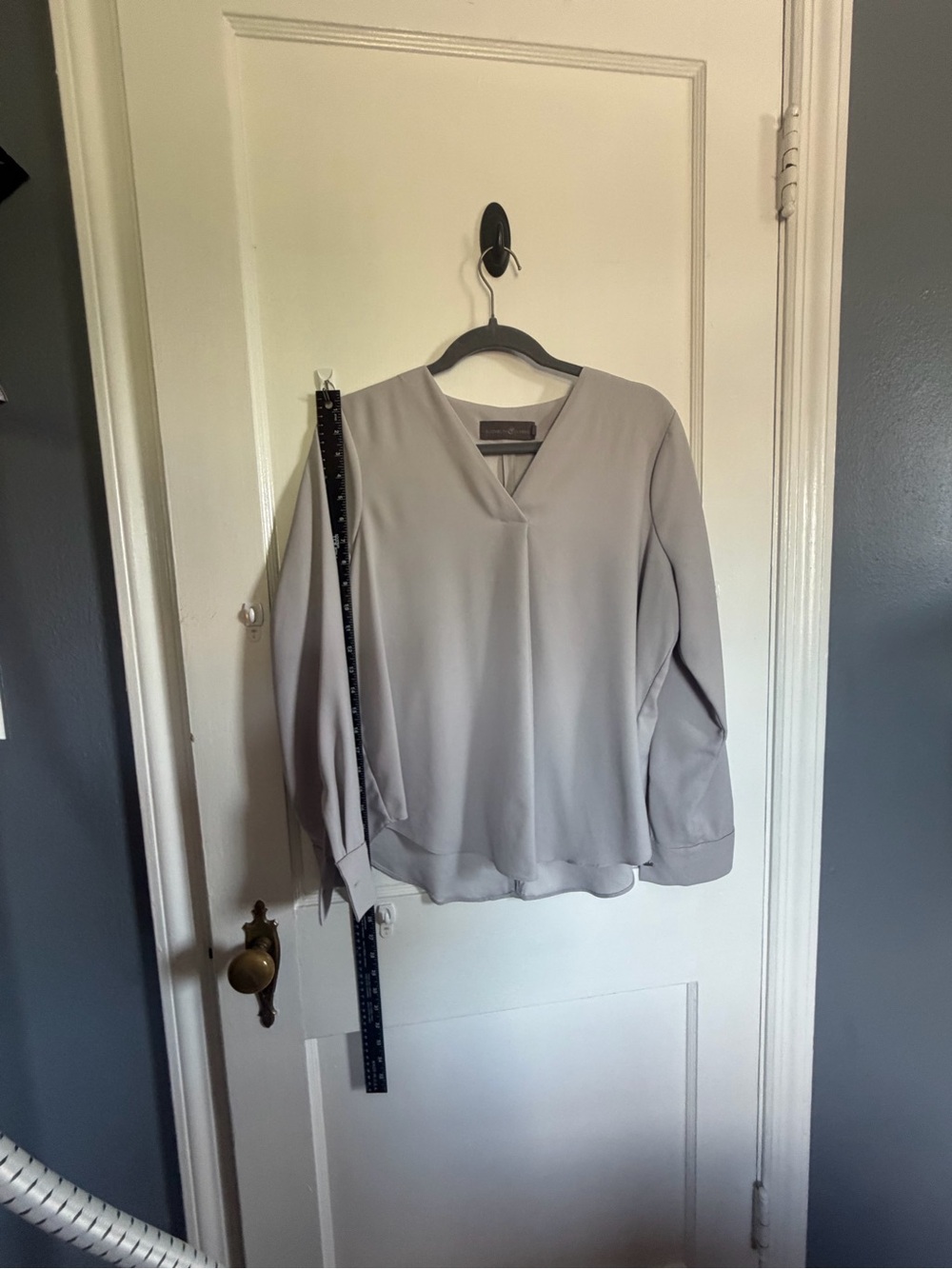 Light Gray V-Neck Long Sleeve Blouse - Classic Work-to-Weekend